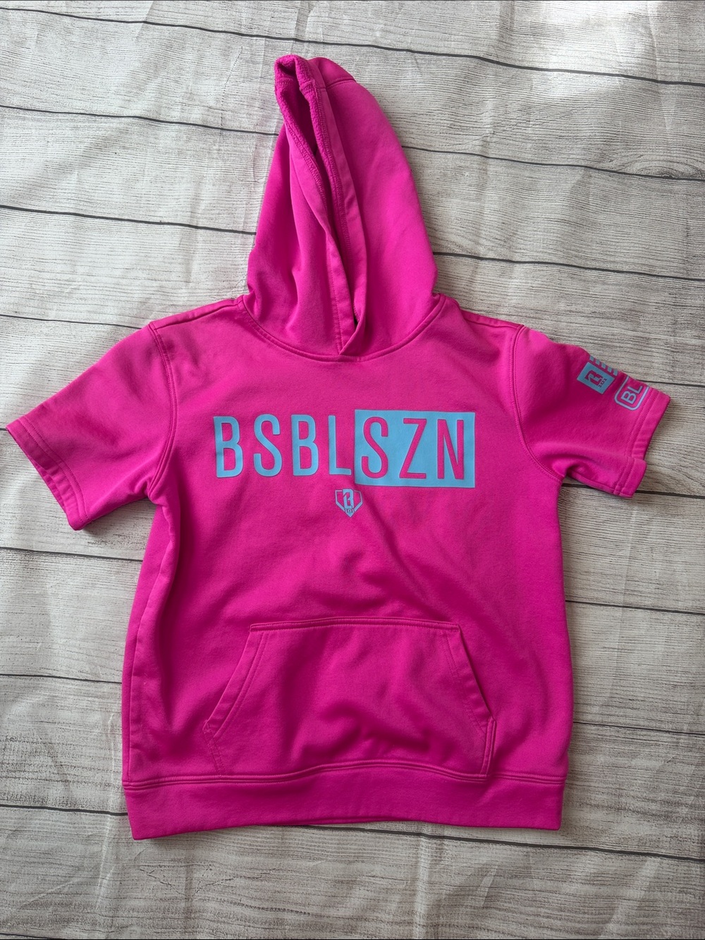 BSBLSZN Kids Short-Sleeve Hoodie in Bright Pink